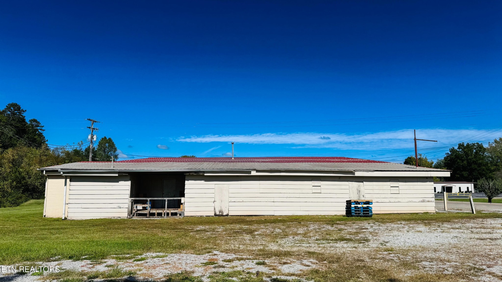 610 Paint Rock Road Oneida, TN 37841 - Photo 11 of 32 a view of a house with a yard