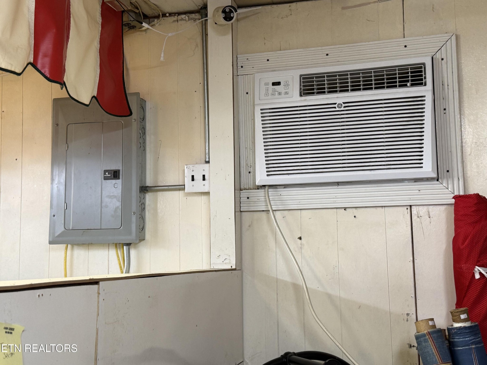 610 Paint Rock Road Oneida, TN 37841 - Photo 20 of 32 a view of walk in closet