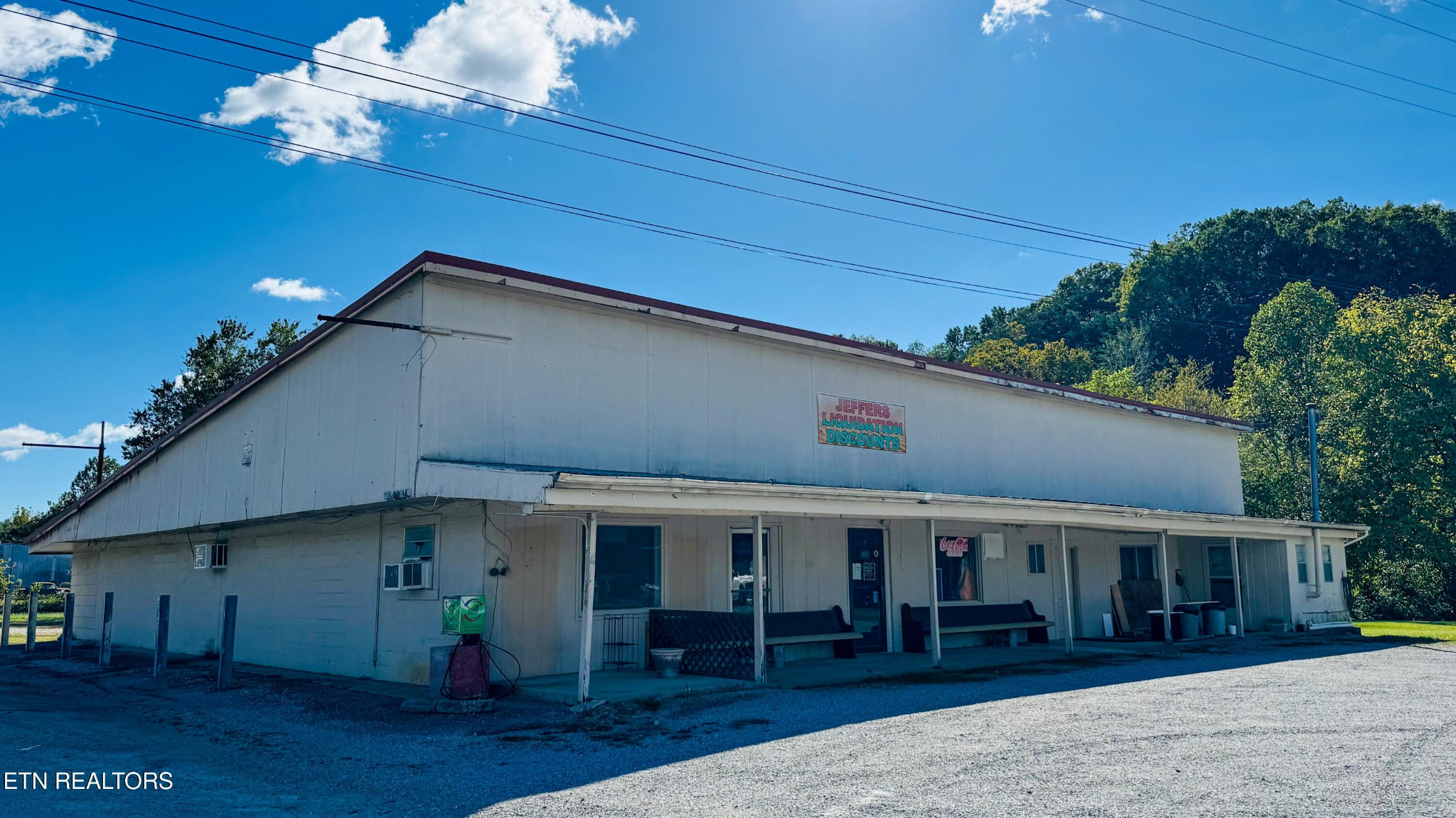 610 Paint Rock Road Oneida, TN 37841 - Photo 2 of 32 a front view of a house with a patio