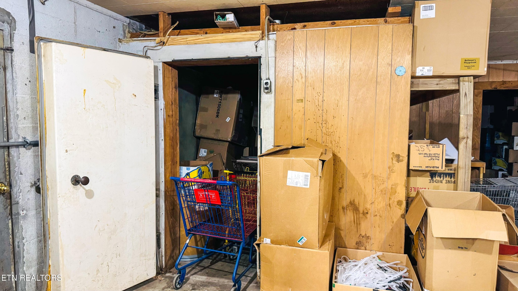 610 Paint Rock Road Oneida, TN 37841 - Photo 25 of 32 a utility room with dryer and washer