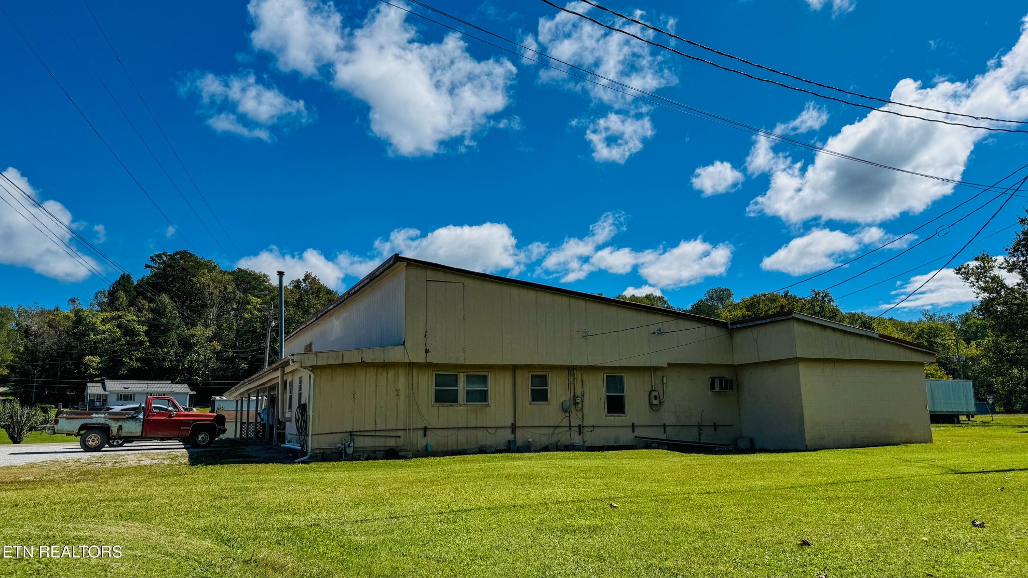 610 Paint Rock Road Oneida, TN 37841 - Photo 9 of 32 a view of a house with a yard