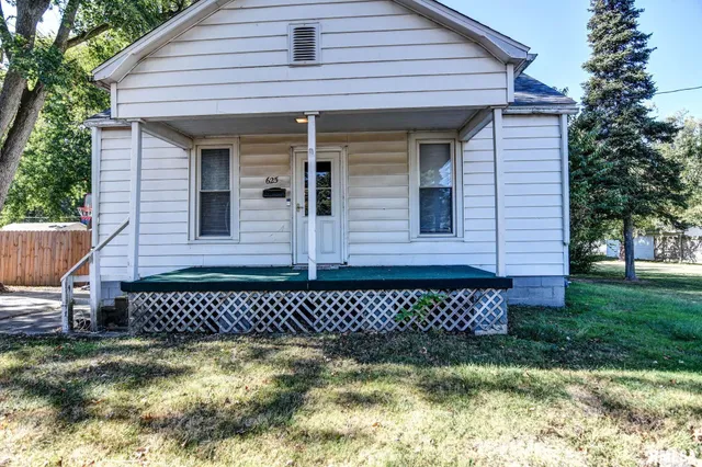 $87,500 | 625 North Silver Street, Taylorville, IL 62568