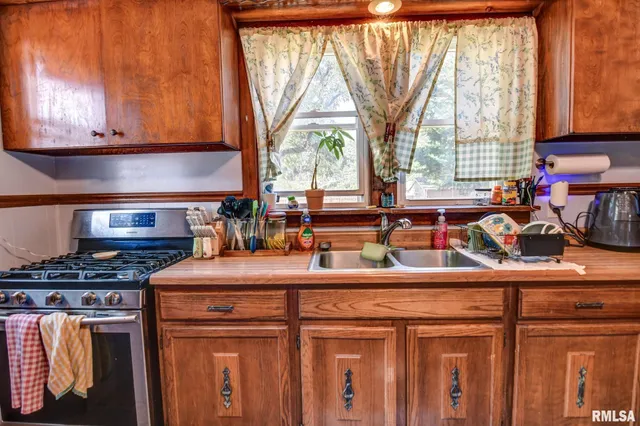 $87,500 | 625 North Silver Street, Taylorville, IL 62568