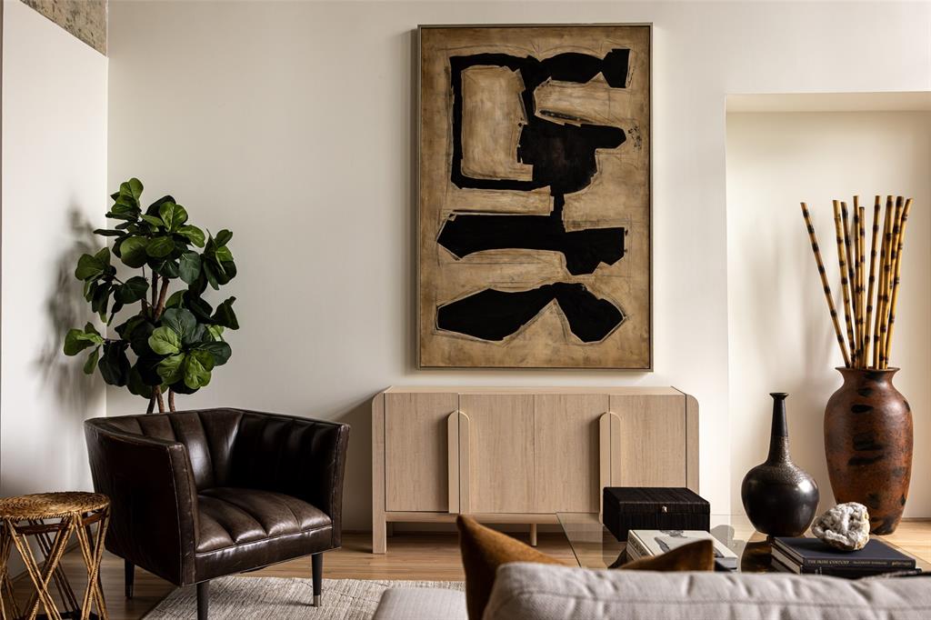 2011 Cedar Springs Road, Unit 305 Dallas, TX 75201 - Photo 3 of 27 Gallery Image 3