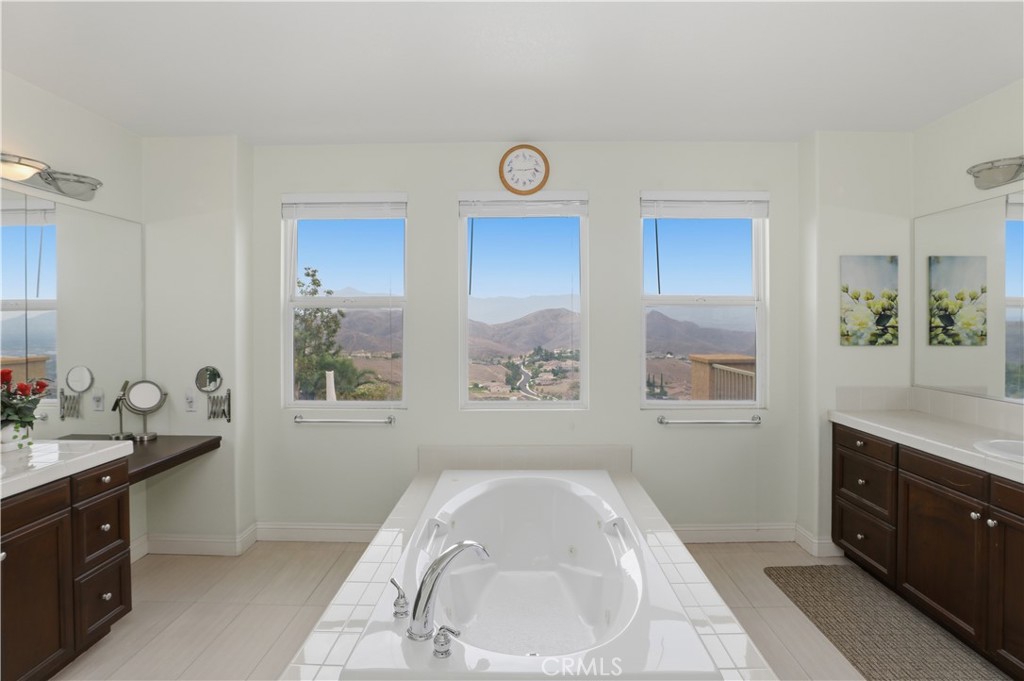 15979 Skyridge Drive Riverside, CA 92503 - Photo 37 of 59