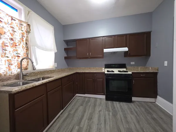 $165,000 | 112 West 2nd Street, Belvidere, IL 61008
