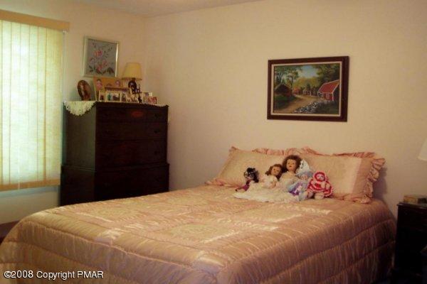 5024 Hounds Ear Road Tobyhanna, PA 18466 - Photo 11 of 11 Guest Bedroom