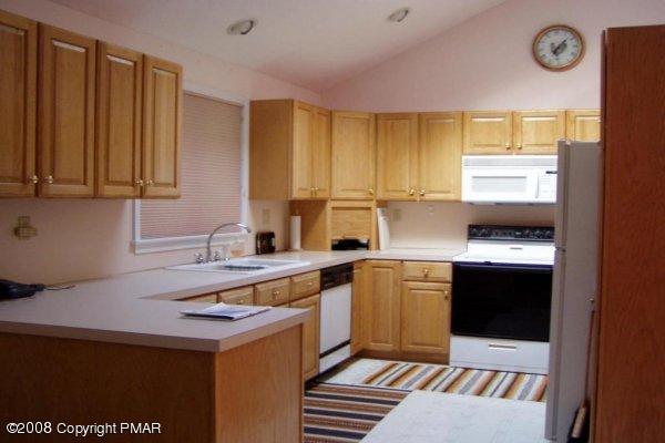 5024 Hounds Ear Road Tobyhanna, PA 18466 - Photo 2 of 11 Kitchen