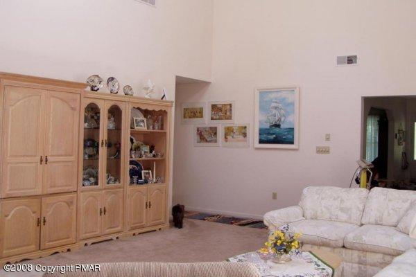 5024 Hounds Ear Road Tobyhanna, PA 18466 - Photo 3 of 11 Great Room
