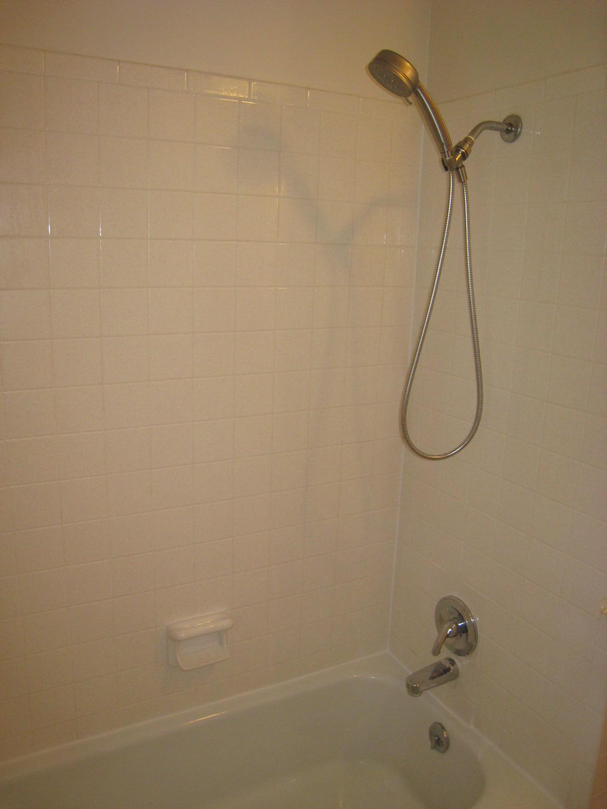 1024 Kevin Road Knoxville, TN 37923 - Photo 14 of 25 Hall Bathroom