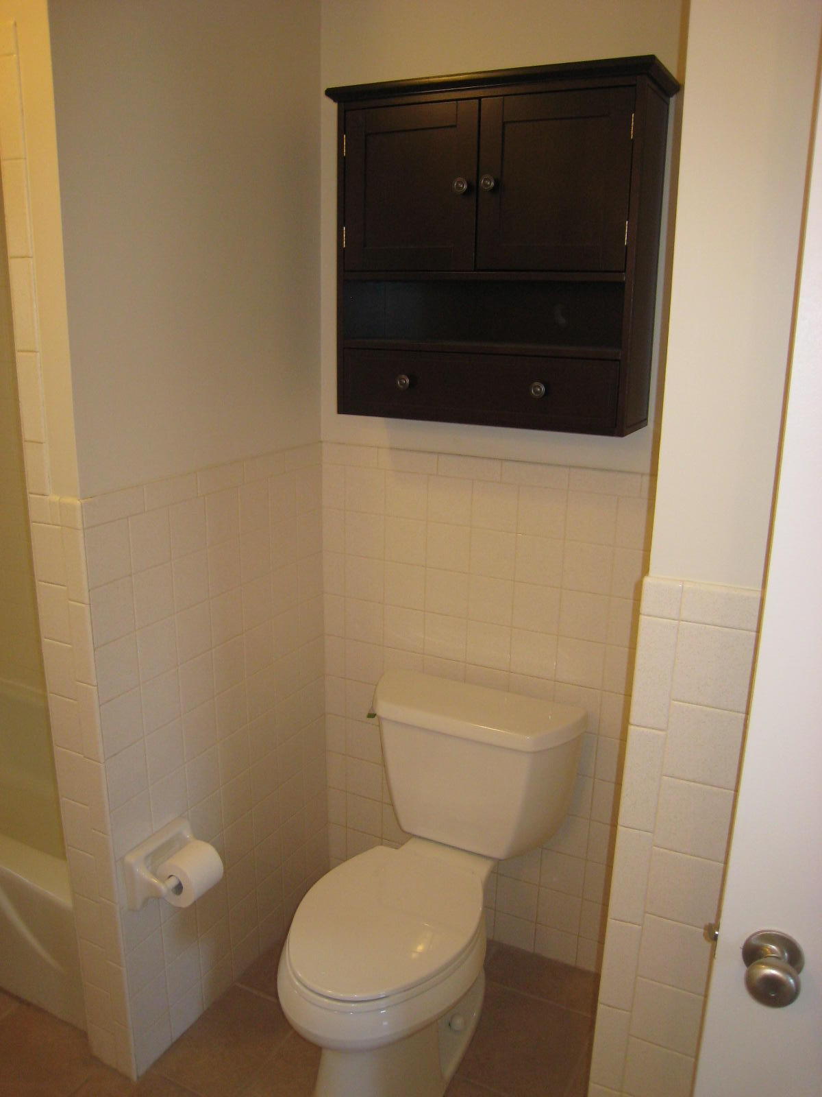 1024 Kevin Road Knoxville, TN 37923 - Photo 15 of 25 Hall Bathroom