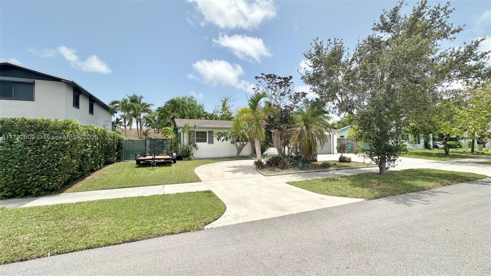 19241 Southwest 93rd Road Cutler Bay, FL 33157 - Photo 4 of 36 Gallery Image 4