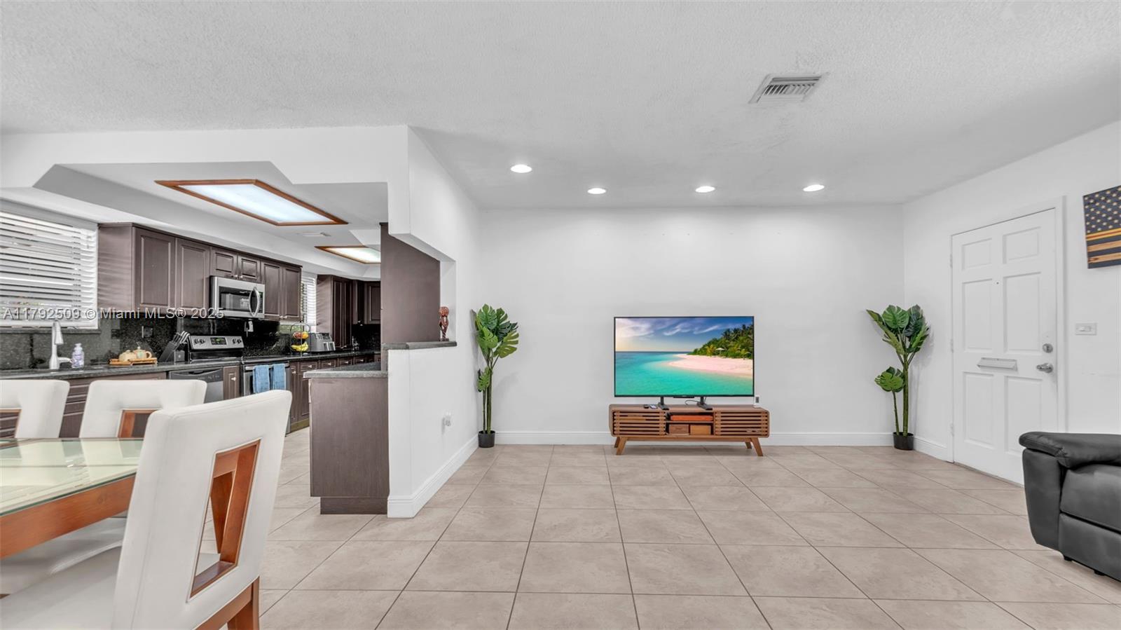 19241 Southwest 93rd Road Cutler Bay, FL 33157 - Photo 8 of 36 Gallery Image 8