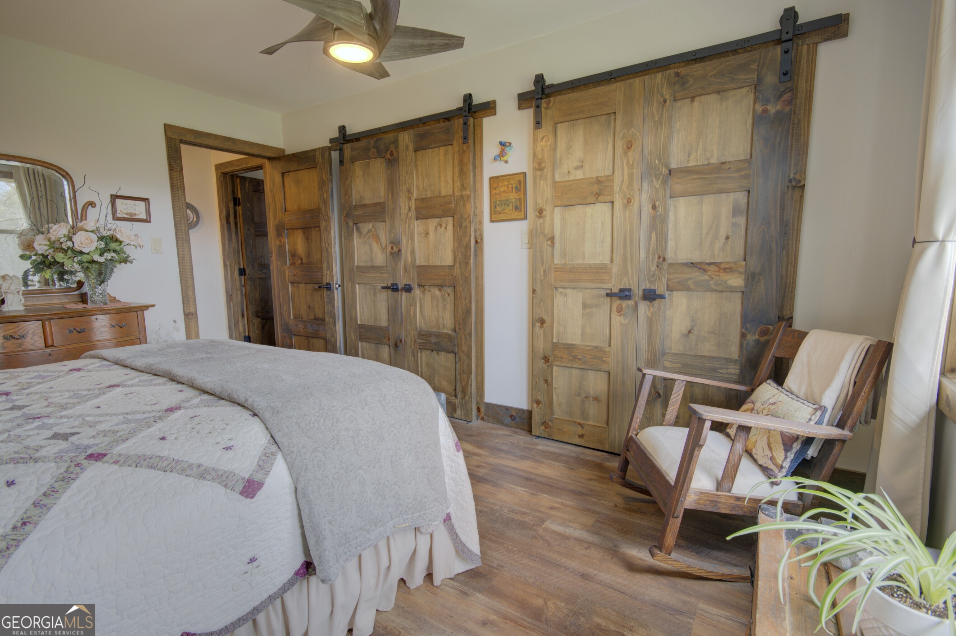 199 Oak Ridge Drive Blairsville, GA 30512 - Photo 90 of 107 a spacious bedroom with a bed and a chair