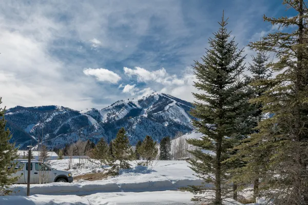 $1,167,000 | 1472 Cottonwood Condo Drive, Sun Valley, ID 83353