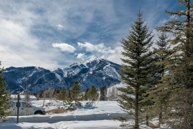 $1,167,000 | 1472 Cottonwood Condo Drive, Sun Valley, ID 83353
