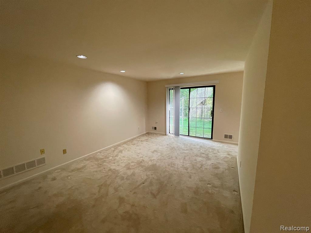 6267 Celeste Road West Bloomfield, MI 48322 - Photo 37 of 51 Gallery Image 37