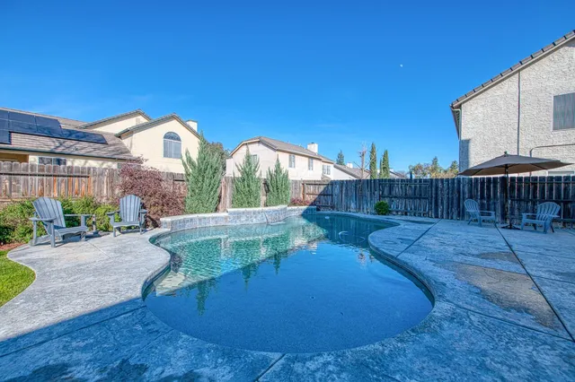 $589,000 | 1227 Minarets Avenue, Clovis, CA 93611