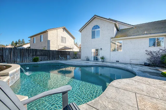 $589,000 | 1227 Minarets Avenue, Clovis, CA 93611