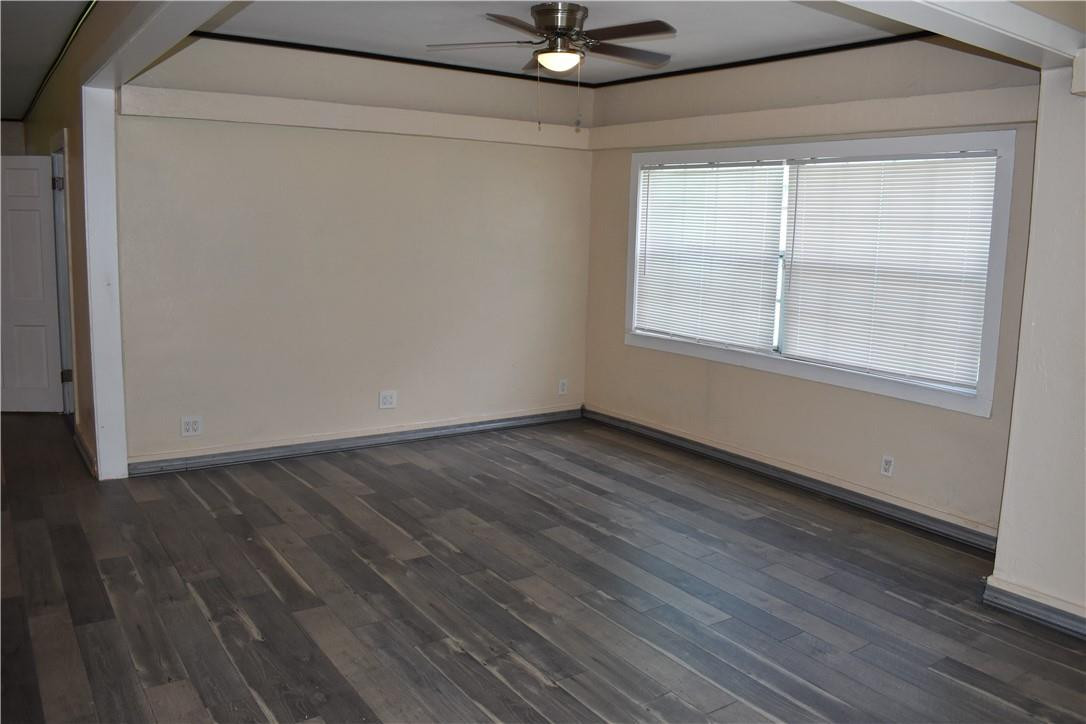 1991 Bacom Point Road Pahokee, FL 33476 - Photo 12 of 36 living room