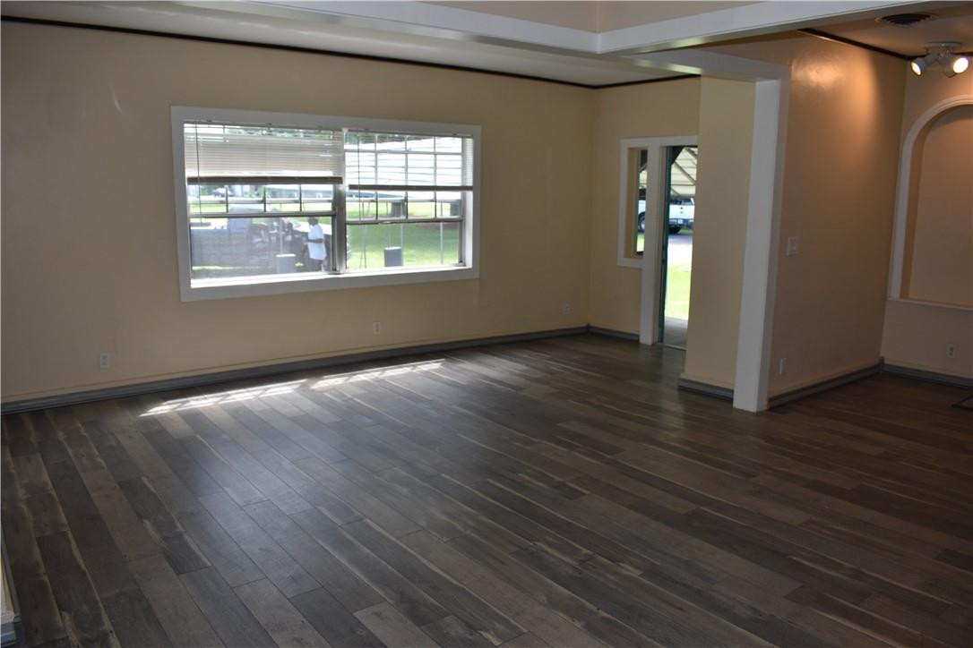 1991 Bacom Point Road Pahokee, FL 33476 - Photo 15 of 36 living room