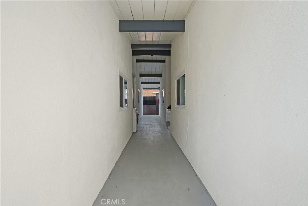 2603 Calle Del Comercio, Unit B San Clemente, CA 92672 - Photo 15 of 18 a view of a hallway with an empty room