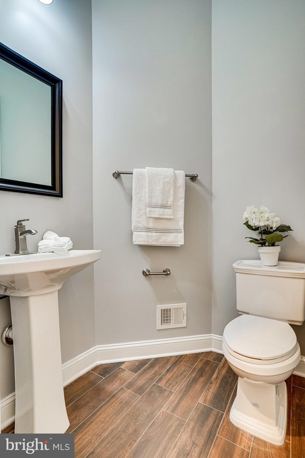 8733 Pohick Road Springfield, VA 22153 - Photo 18 of 40 Main level powder room