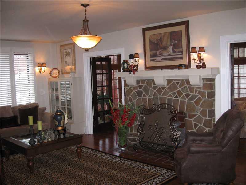 3645 Brighton Road Brighton Heights, PA 15212 - Photo 3 of 25 Living Room.