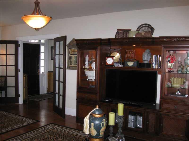 3645 Brighton Road Brighton Heights, PA 15212 - Photo 5 of 25 Living Room.