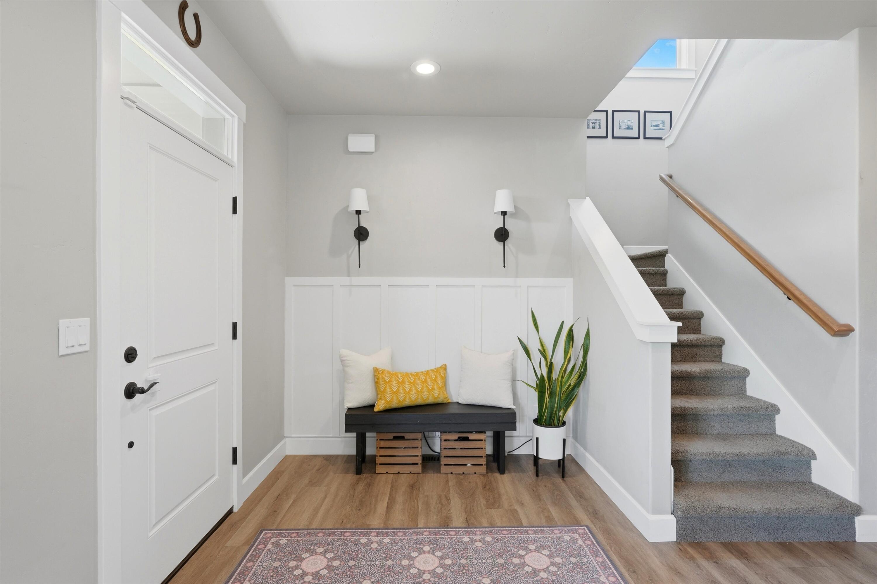 748 Northwest 27th Street Redmond, OR 97756 - Photo 5 of 41 Entryway