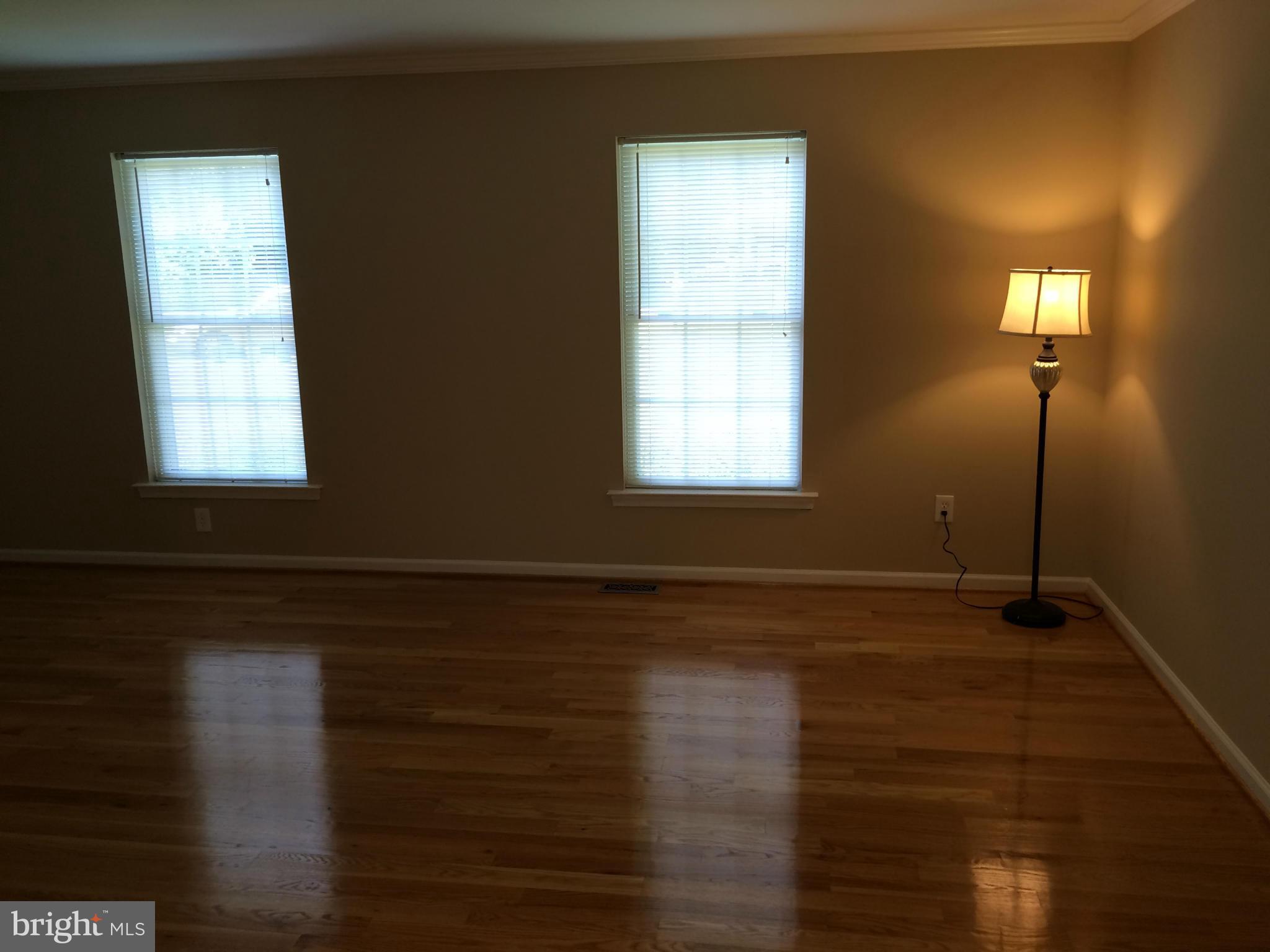 26705 Ridge Road Damascus, MD 20872 - Photo 5 of 30 Living Room