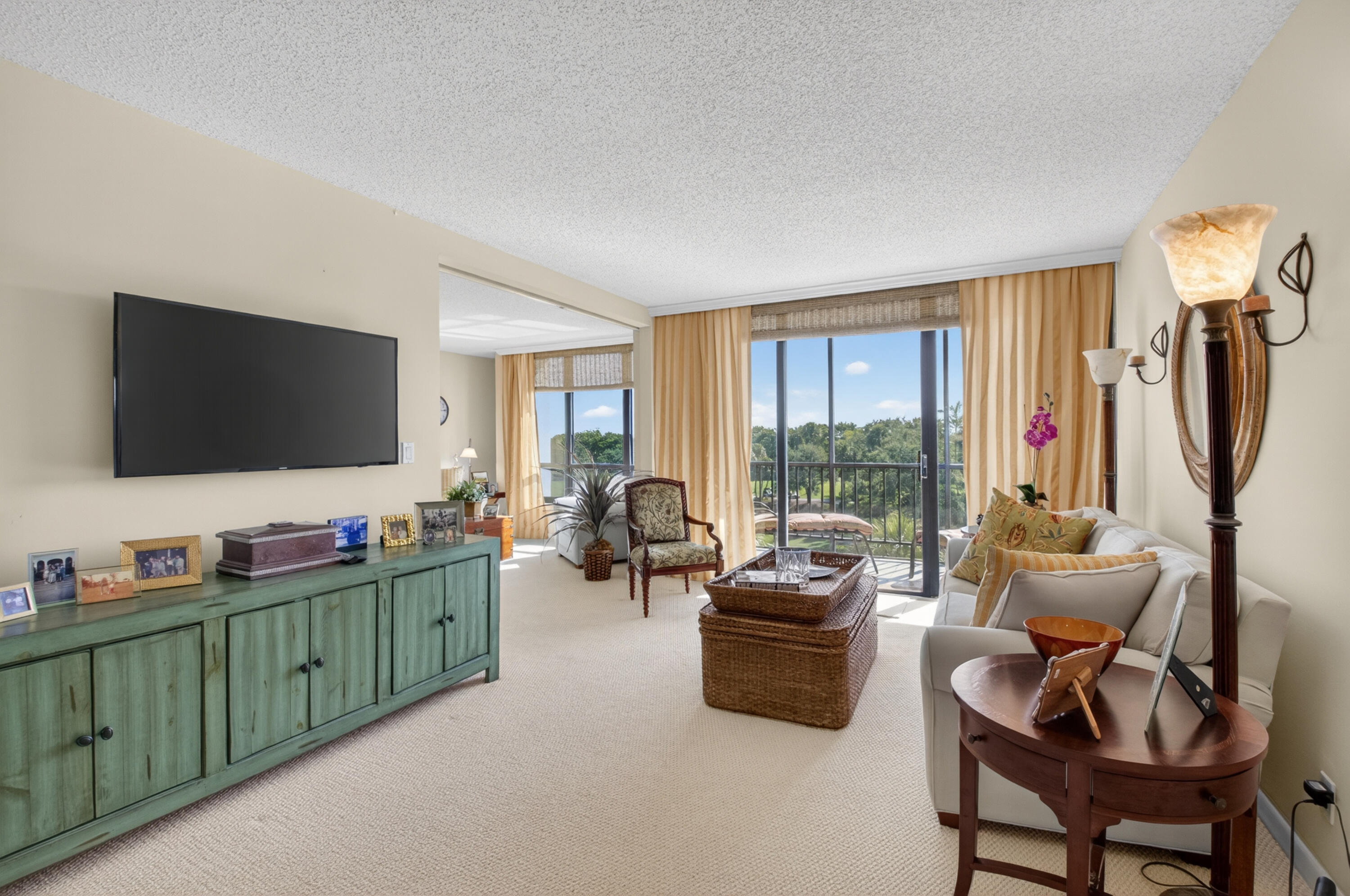 6797 Willow Wood Drive, Unit 6056 Boca Raton, FL 33434 - Photo 8 of 62 Living Room