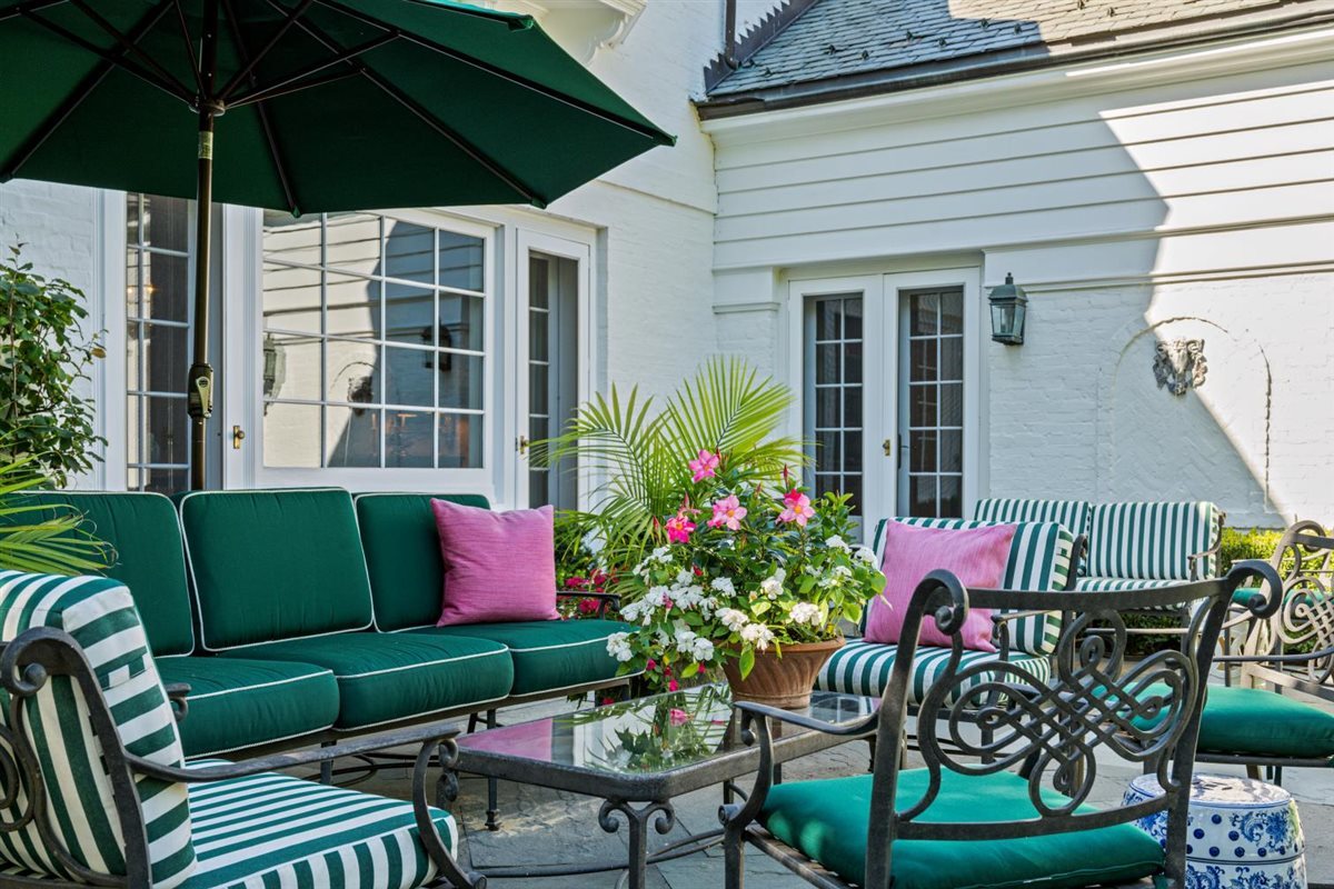 5 Woodley Road Winnetka, IL 60093 - Photo 14 of 48 a view of an outdoor sitting area with furniture