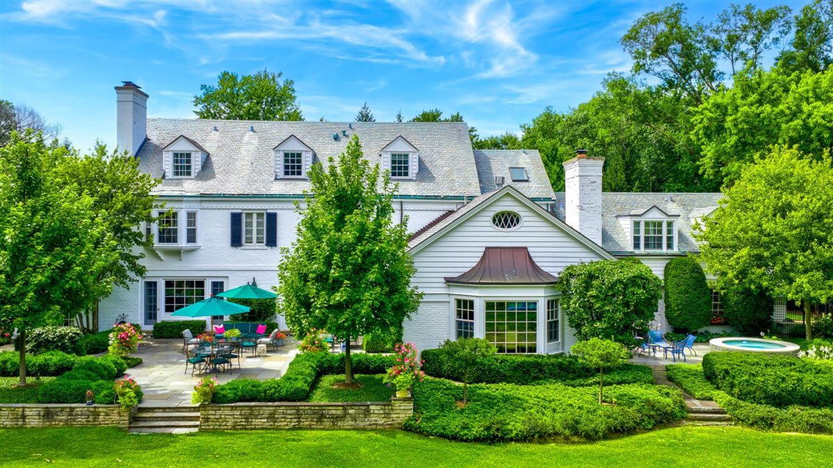 5 Woodley Road Winnetka, IL 60093 - Photo 2 of 48 front view of house with a yard