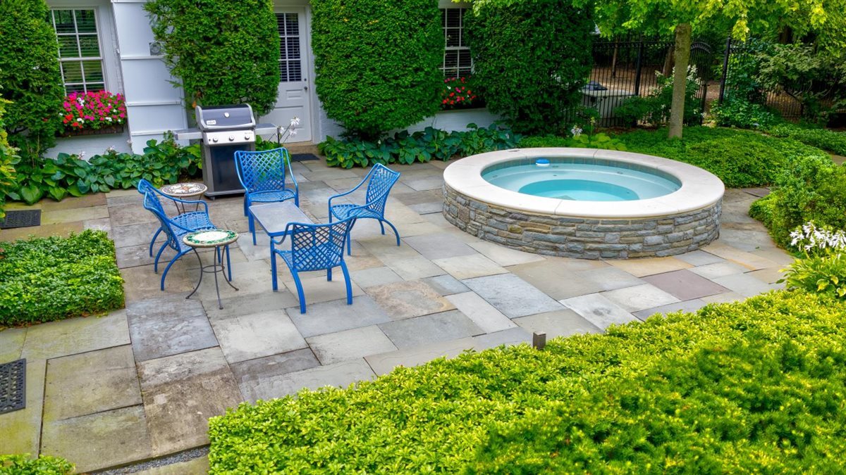 5 Woodley Road Winnetka, IL 60093 - Photo 25 of 48 a view of an outdoor space with a patio