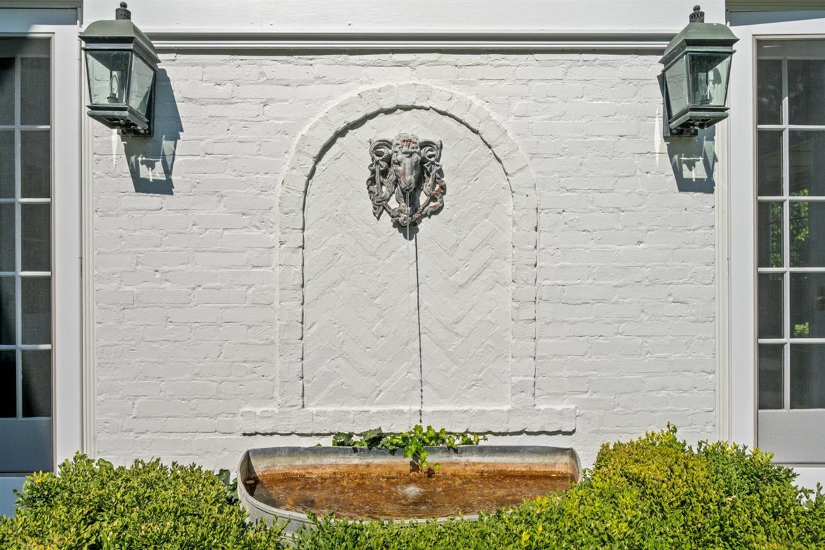 5 Woodley Road Winnetka, IL 60093 - Photo 42 of 48 a close view of a shower in a bathroom