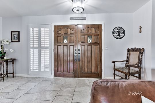 928 Randall Street Ridgecrest, CA 93555 - Photo 31 of 34 a view of a livingroom with furniture and window