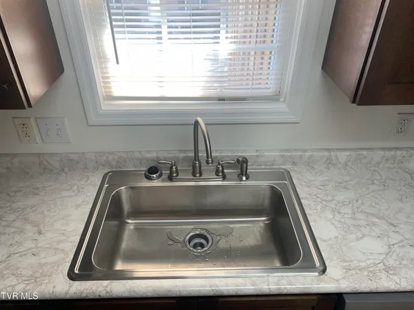 $1,700 | 15 Lake Village Court, Unit 15, Johnson City, TN 37601