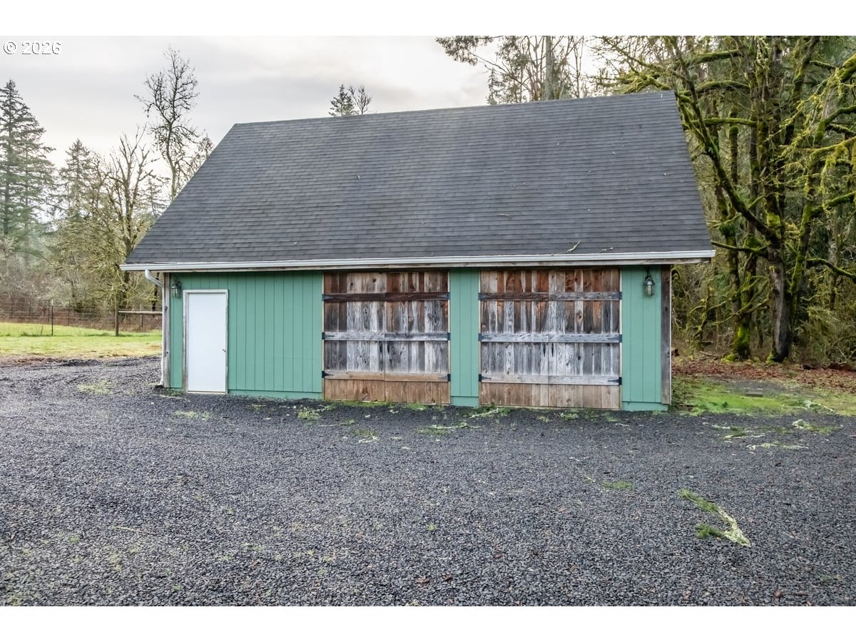 37905 South Wilhoit Road Molalla, OR 97038 - Photo 29 of 48 a house view with a garden space
