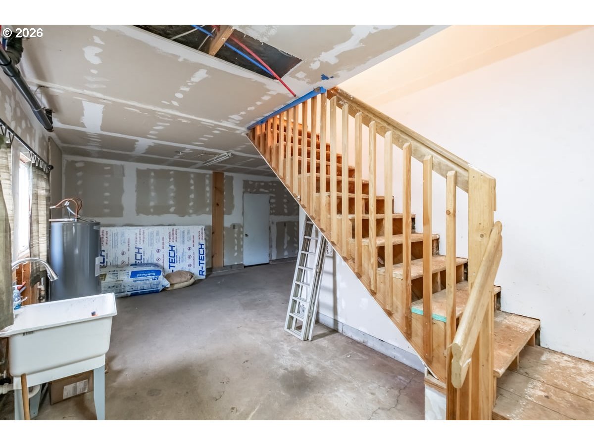 37905 South Wilhoit Road Molalla, OR 97038 - Photo 30 of 48 a view of entryway with a front door