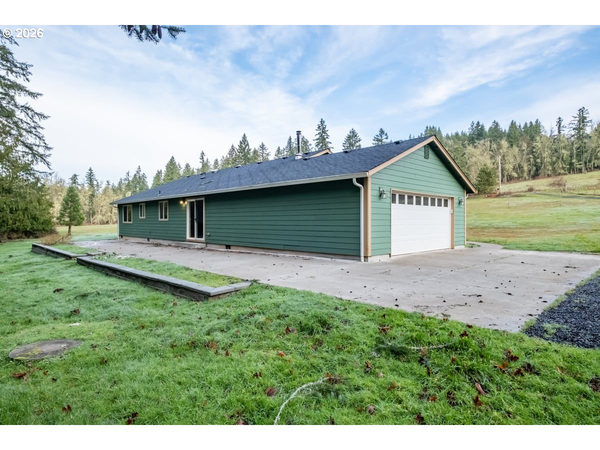 37905 South Wilhoit Road Molalla, OR 97038 - Photo 32 of 48 a view of outdoor space and yard