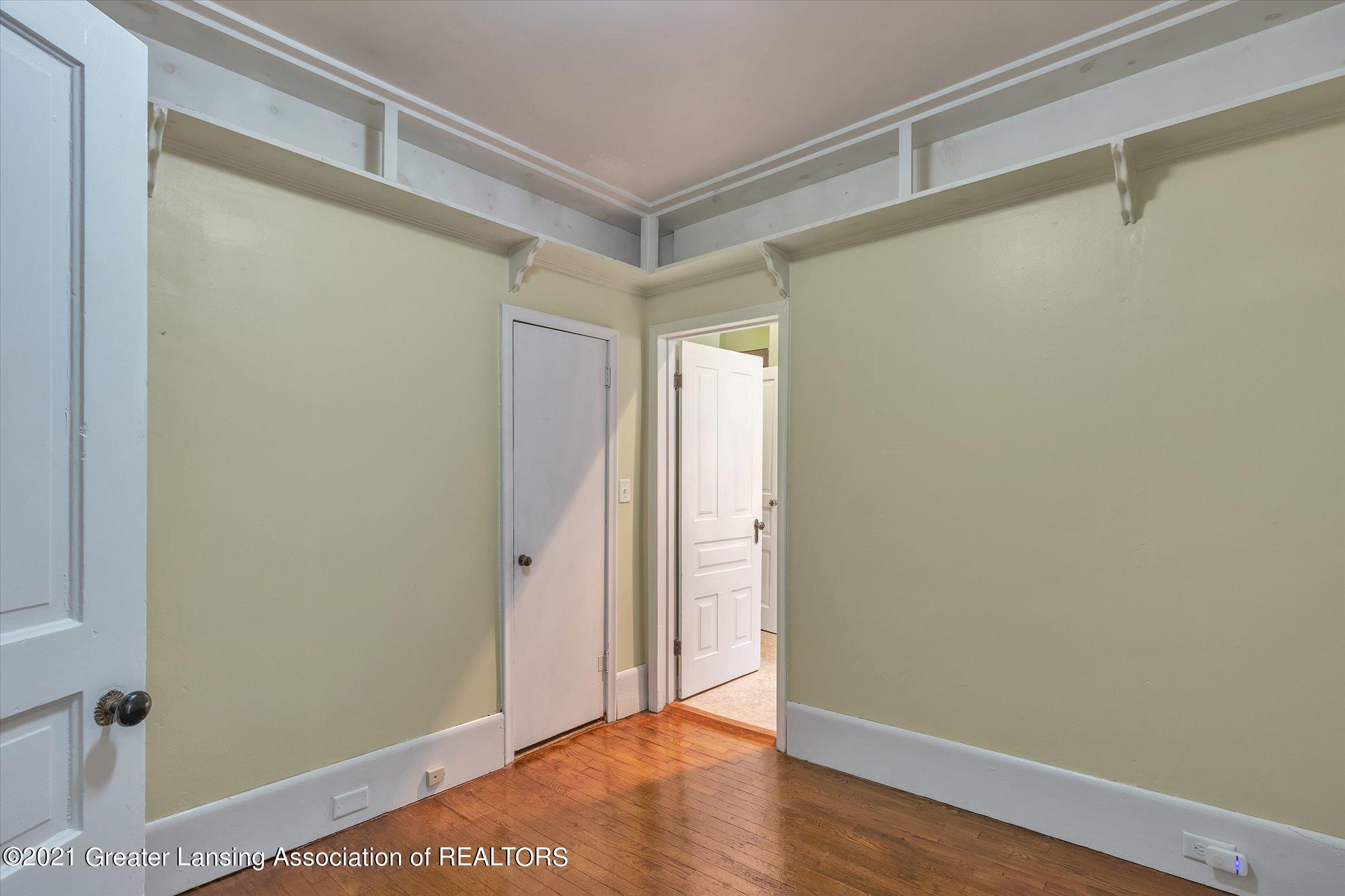 131 West Miller Road Lansing, MI 48911 - Photo 24 of 48 First Floor Den