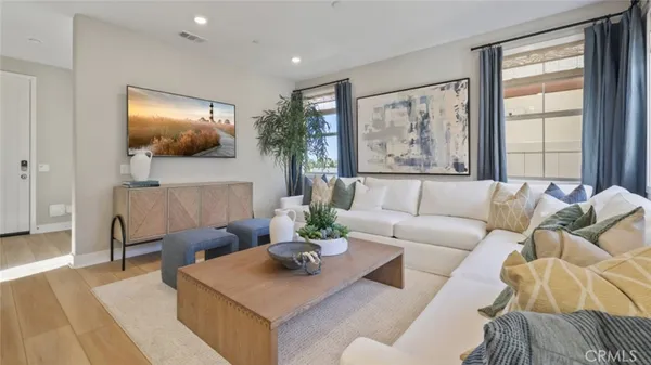 $989,990 | 685 Guy Turner Drive, Camarillo, CA 93010