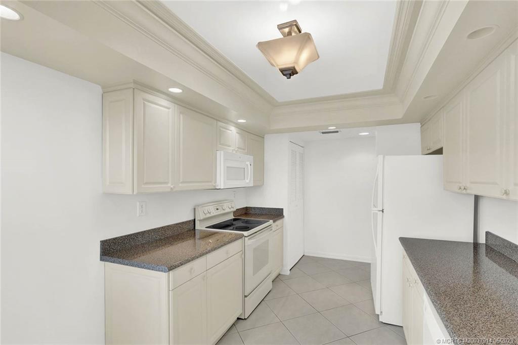 1950 Southwest Palm City Road, Unit 14207 Stuart, FL 34994 - Photo 15 of 50 a kitchen that has a sink a microwave and cabinets