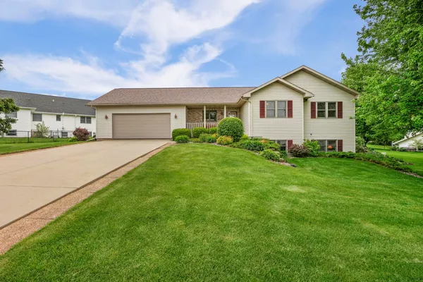 $469,900 | 605 Prairie Hills Drive, Dodgeville, WI 53533