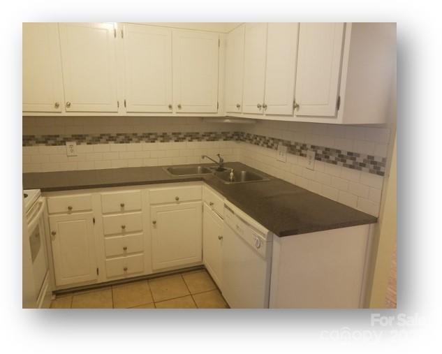 153 West End Street Chester, SC 29706 - Photo 11 of 27 a view of a oven with white cabinets