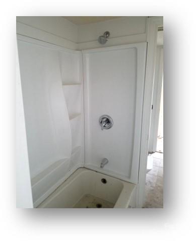 153 West End Street Chester, SC 29706 - Photo 14 of 27 a bathroom with a tub