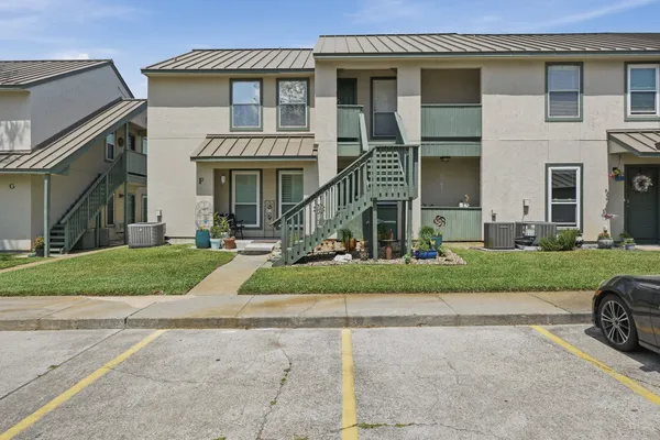 $202,000 | 302 St Andrews Street, Unit 202F, Rockport, TX 78382