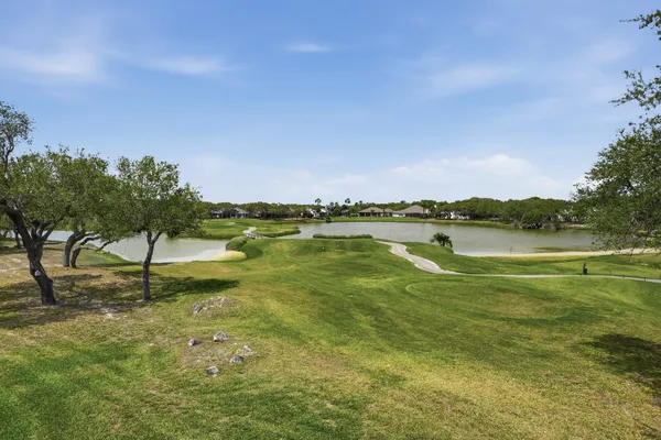 $202,000 | 302 St Andrews Street, Unit 202F, Rockport, TX 78382
