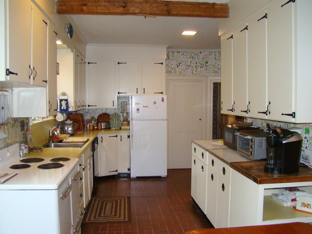 White and bright cabinetry